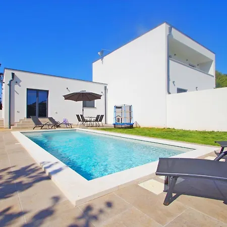 House With Private Pool In Village * Šišan