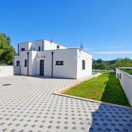 House With Private Pool In Village