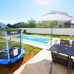 House With Private Pool In Village בית נופש *