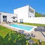 בית נופש House With Private Pool In Village