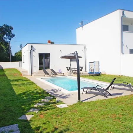 בית נופש House With Private Pool In Village Šišan
