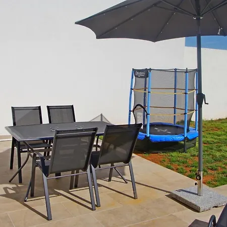 House With Private Pool In Village בית נופש