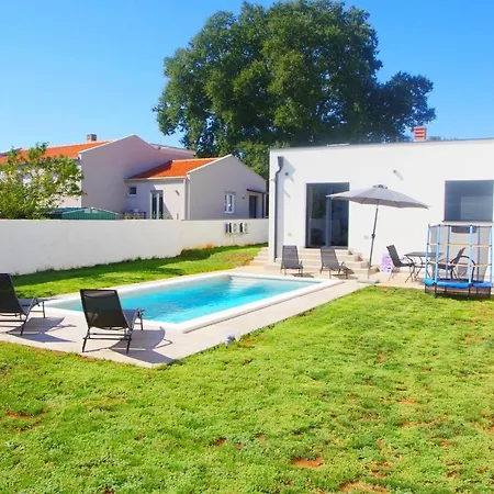 בית נופש House With Private Pool In Village